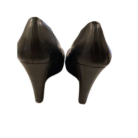 Michael Kors Black Peep Toe and Gold Wedges SIZE 8 - Picture 2 of 4